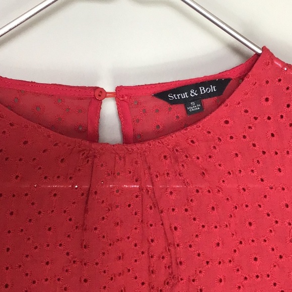 Strut & Bolt > Red Crochet Top Small - Picture 5 of 9